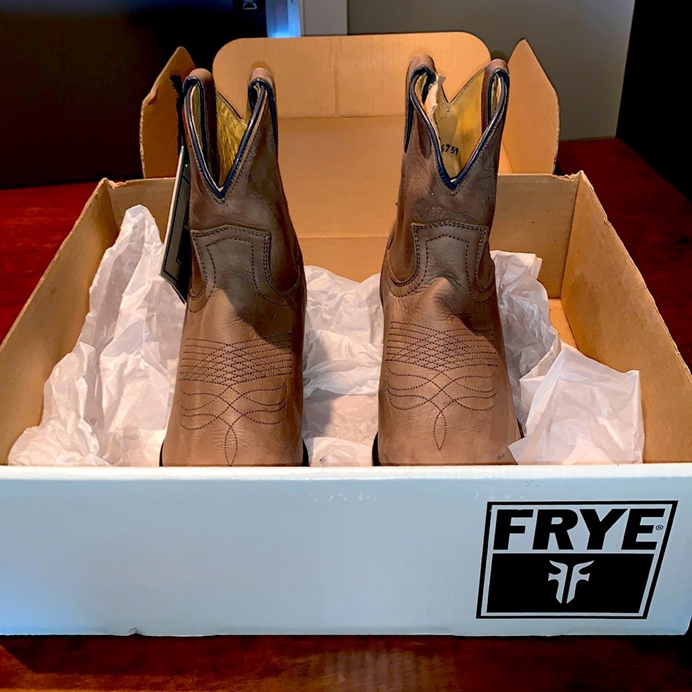 Frye Billy Short Grey Ankle Boots. 8.5 M